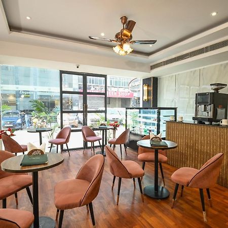 Hotel Krishna Deluxe-By Rcg Hotels New Delhi Bagian luar foto