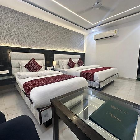 Hotel Krishna Deluxe-By Rcg Hotels New Delhi Bagian luar foto