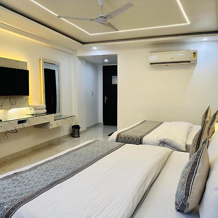 Hotel Krishna Deluxe-By Rcg Hotels New Delhi Bagian luar foto