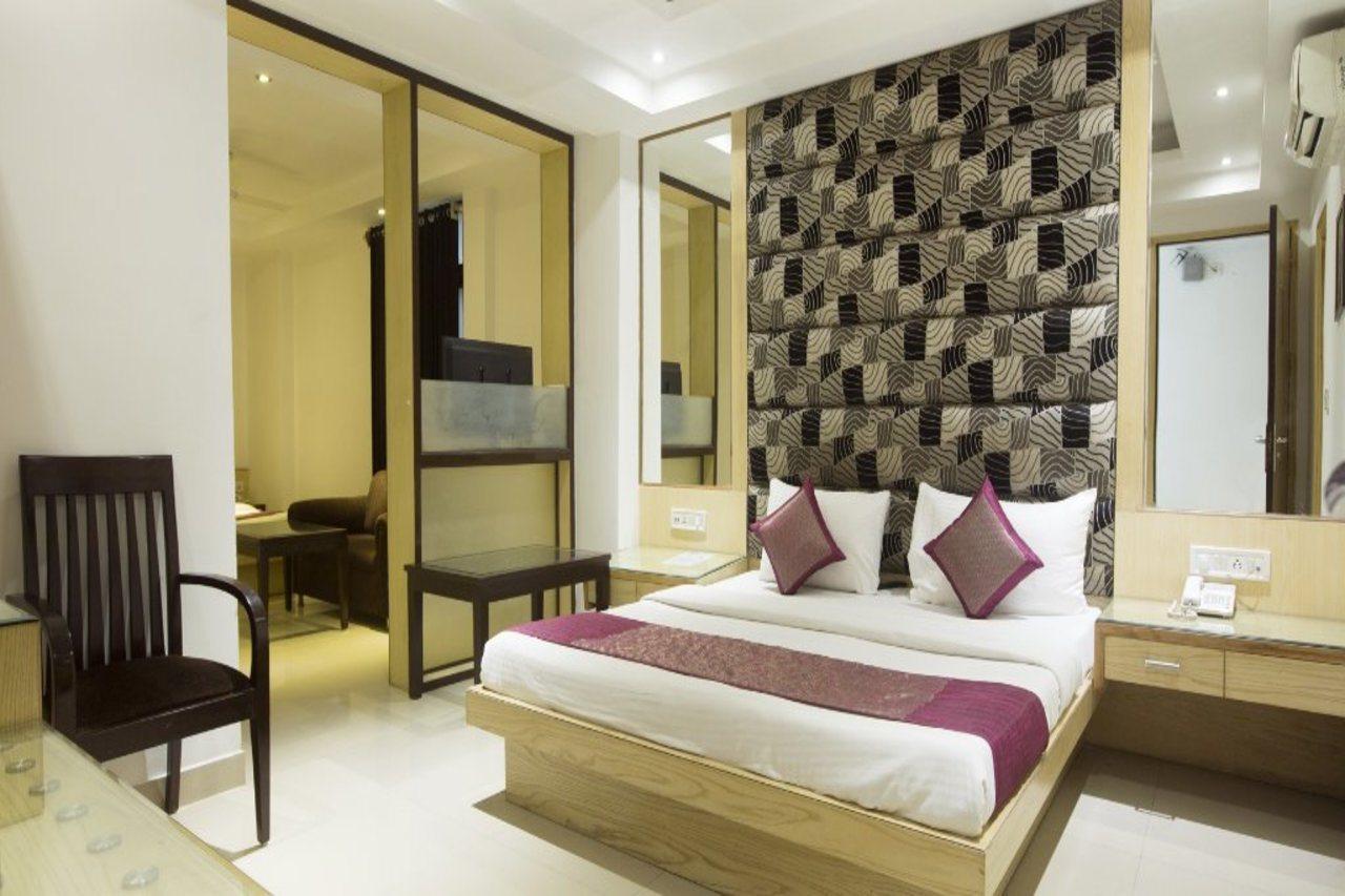 Hotel Krishna Deluxe-By Rcg Hotels New Delhi Bagian luar foto