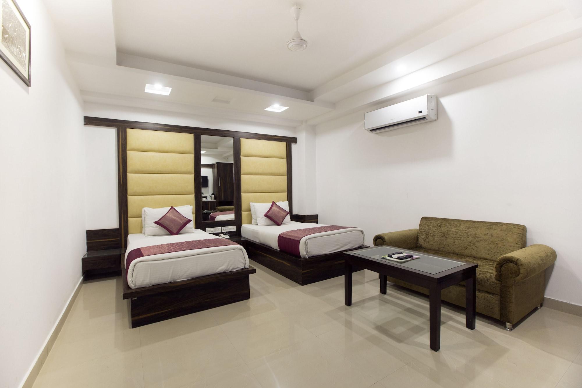 Hotel Krishna Deluxe-By Rcg Hotels New Delhi Bagian luar foto