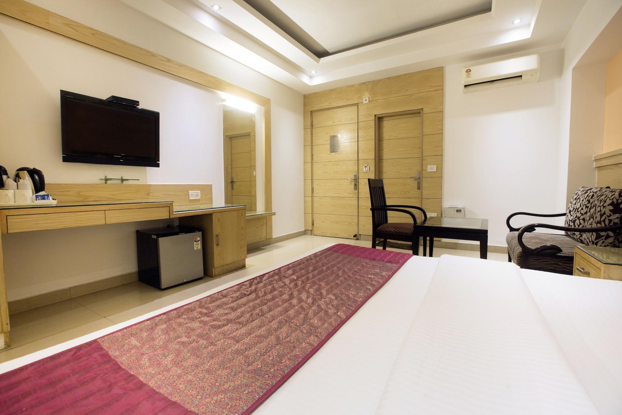 Hotel Krishna Deluxe-By Rcg Hotels New Delhi Bagian luar foto