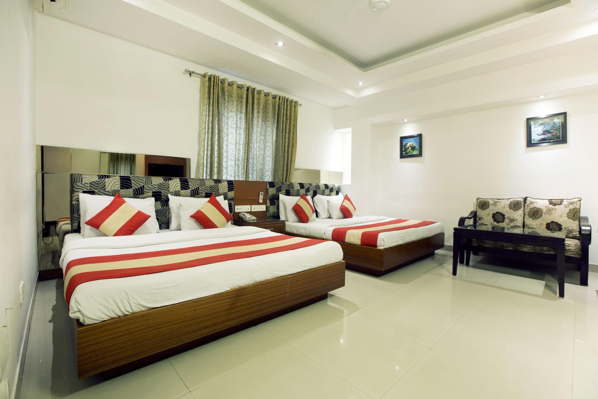 Hotel Krishna Deluxe-By Rcg Hotels New Delhi Bagian luar foto