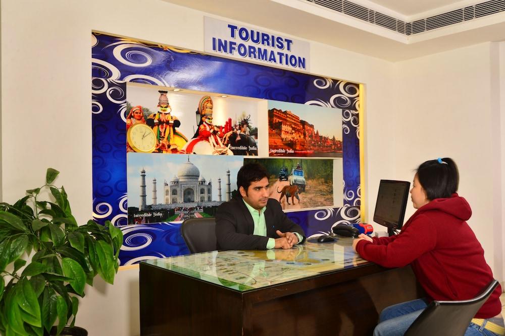 Hotel Krishna Deluxe-By Rcg Hotels New Delhi Bagian luar foto