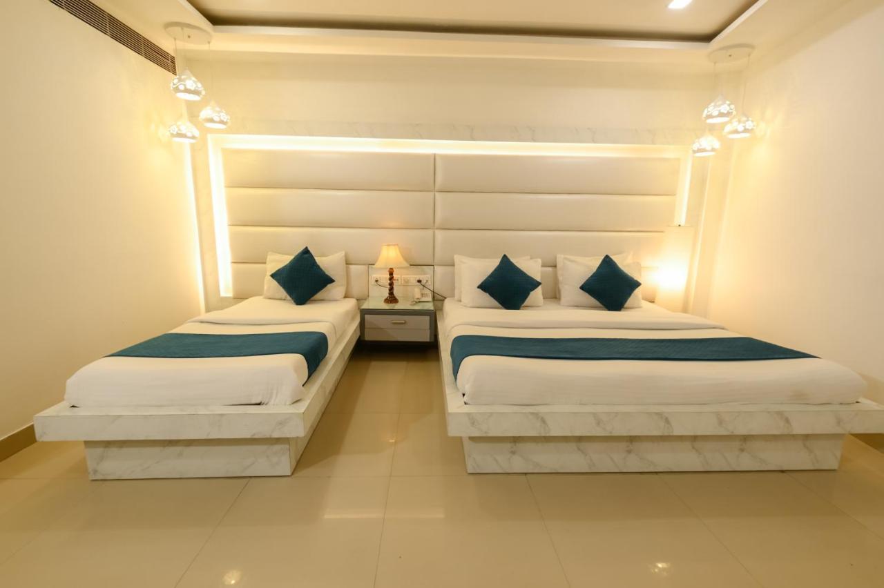 Hotel Krishna Deluxe-By Rcg Hotels New Delhi Bagian luar foto