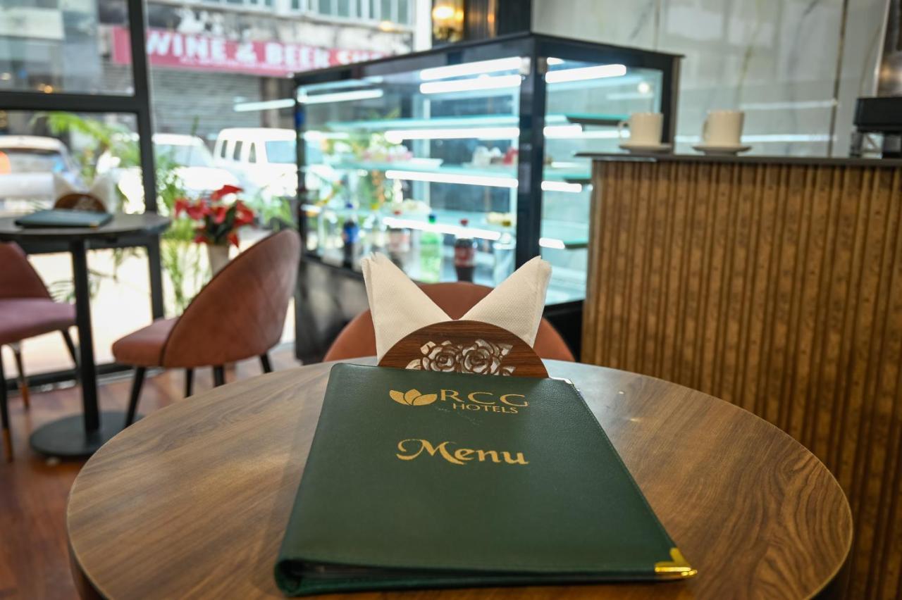 Hotel Krishna Deluxe-By Rcg Hotels New Delhi Bagian luar foto
