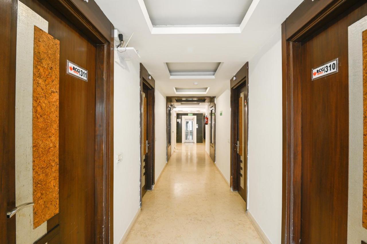 Hotel Krishna Deluxe-By Rcg Hotels New Delhi Bagian luar foto