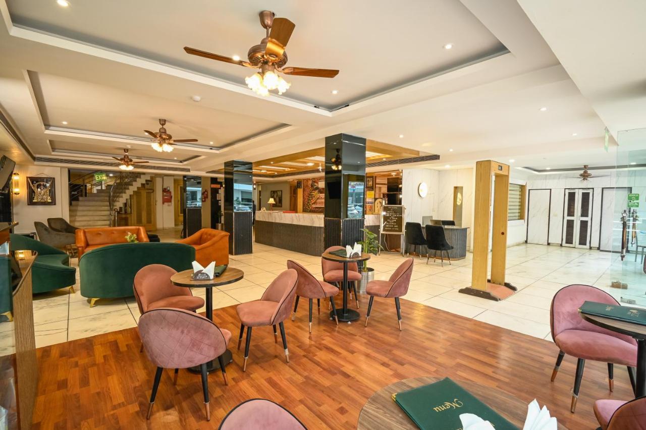 Hotel Krishna Deluxe-By Rcg Hotels New Delhi Bagian luar foto