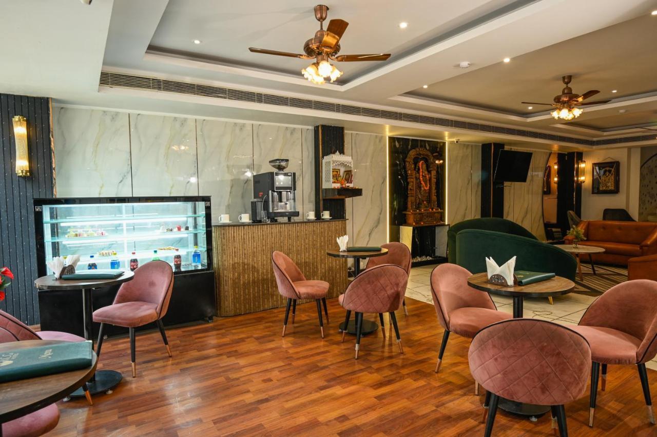 Hotel Krishna Deluxe-By Rcg Hotels New Delhi Bagian luar foto