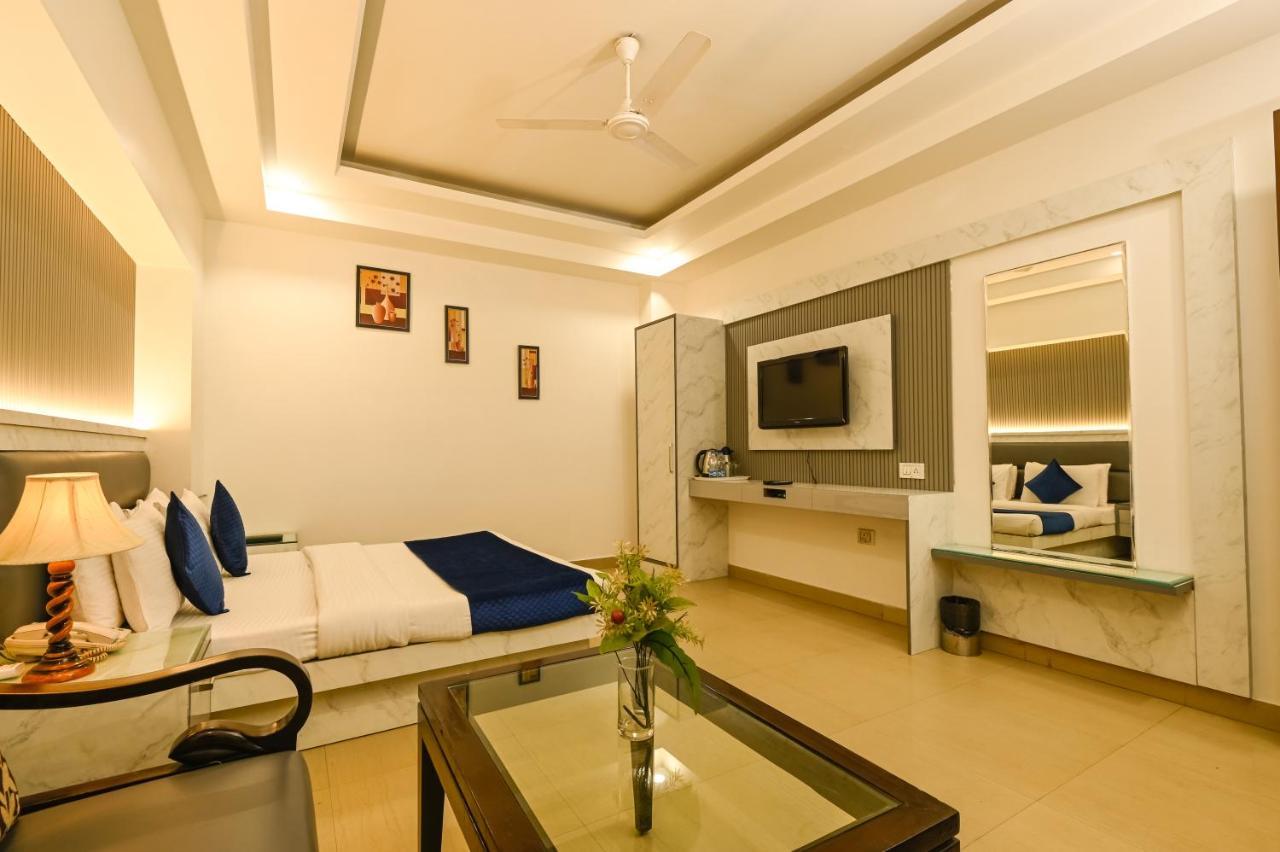 Hotel Krishna Deluxe-By Rcg Hotels New Delhi Bagian luar foto