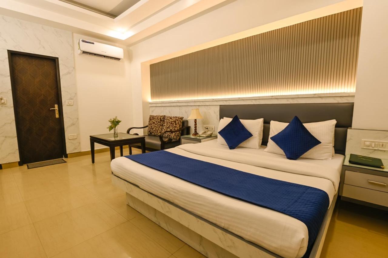 Hotel Krishna Deluxe-By Rcg Hotels New Delhi Bagian luar foto