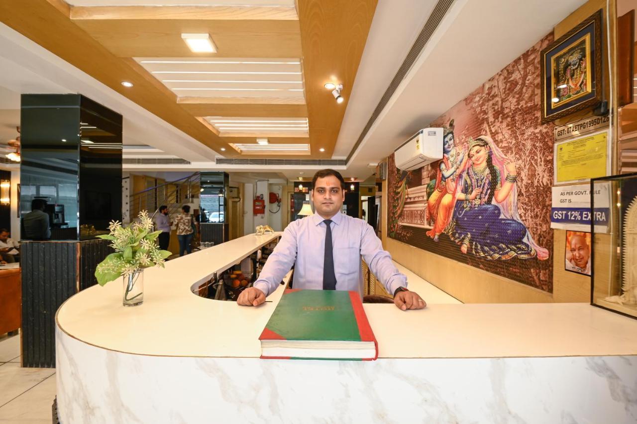 Hotel Krishna Deluxe-By Rcg Hotels New Delhi Bagian luar foto