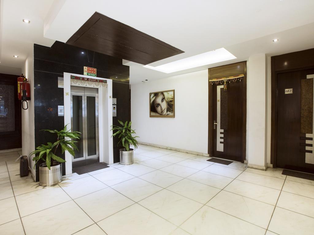 Hotel Krishna Deluxe-By Rcg Hotels New Delhi Bagian luar foto