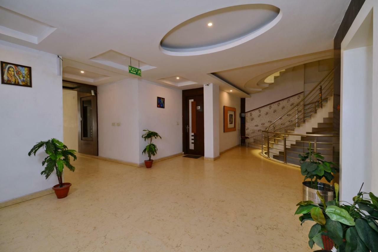 Hotel Krishna Deluxe-By Rcg Hotels New Delhi Bagian luar foto
